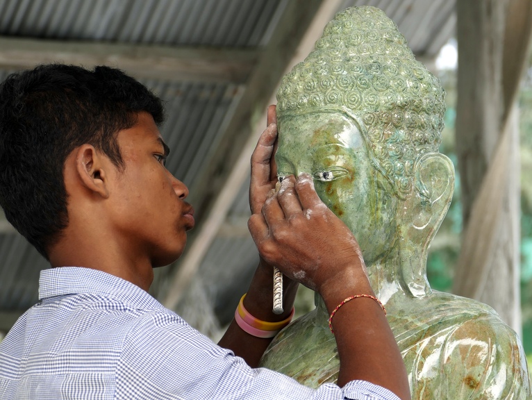 sculpteur de Boudha Cambodge.JPG